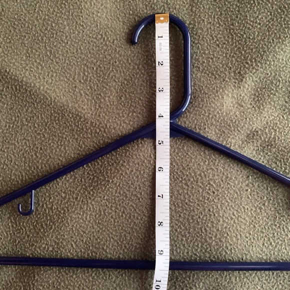 EUC 8 light blue & 12 dark blue tube hangers. Approximately 16 1/2” x 9 1/2”. - Picture 9 of 9